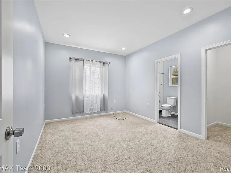 3330 Woodside St — Photo 11