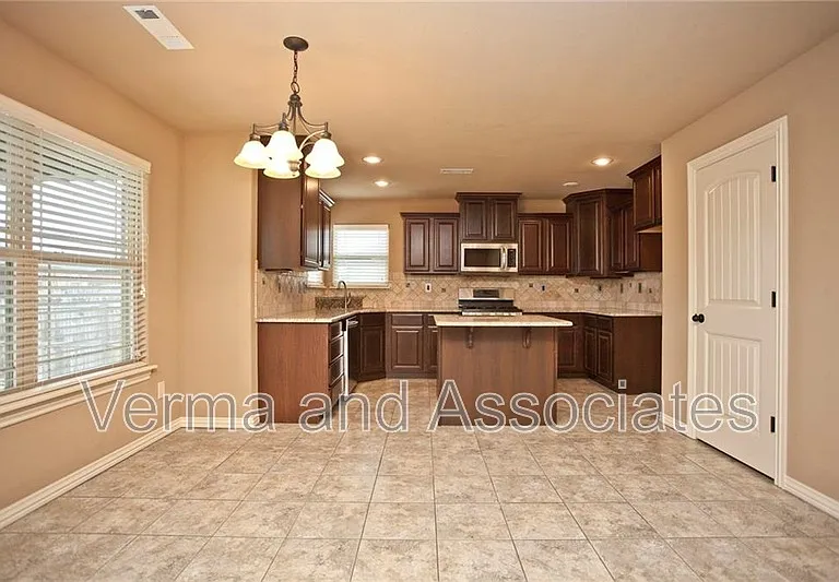 1906 Cypress St — Photo 17