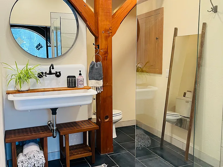 Second floor en suite bathroom