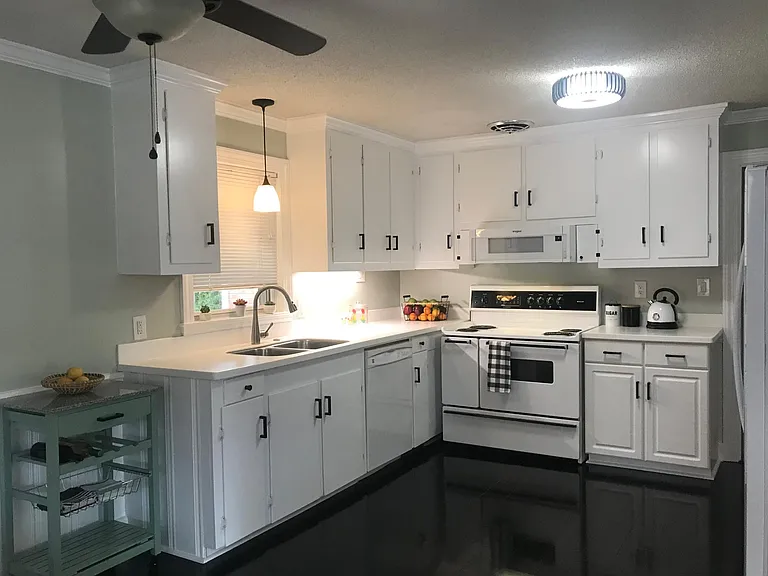2702 Crockett Dr — Photo 8