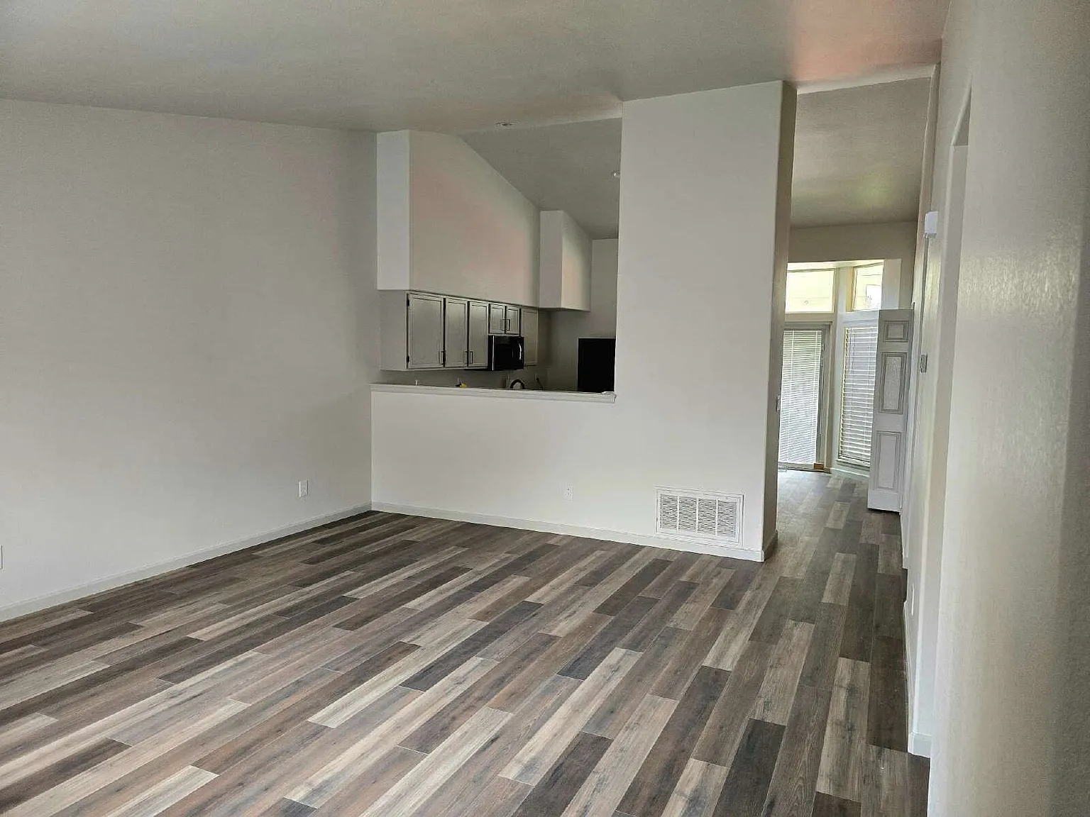 2 bed, 2.0 bath, 1191 sqft, $1,900 — Photo 4