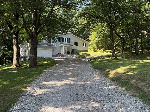 2nd image of 825 Rowlinson Ln