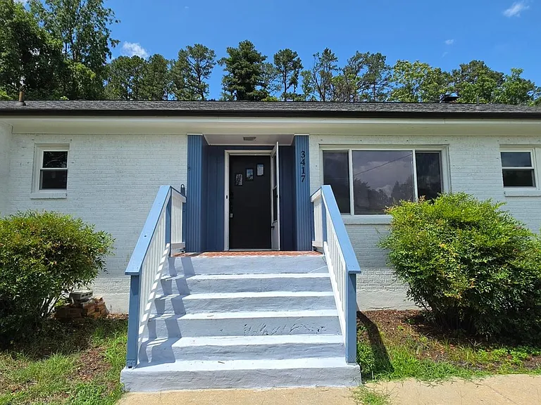 3417 Windsor Rd SW — Photo 2