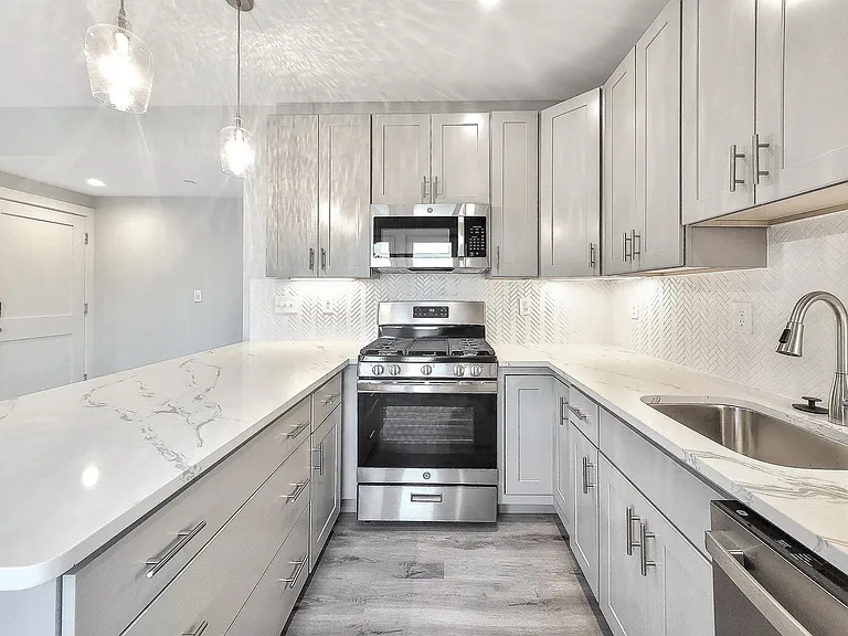 3-86 Afayston St #3 — Photo 2