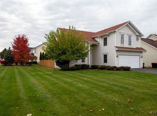 49 Summerfield Dr, Lancaster, NY 14086