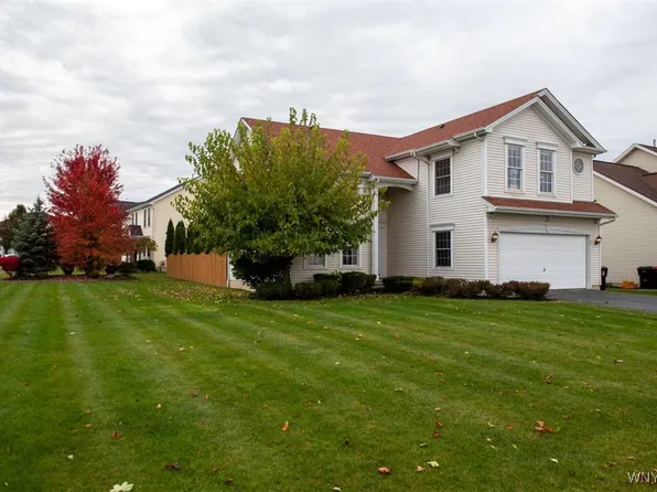 49 Summerfield Dr, Lancaster, NY 14086