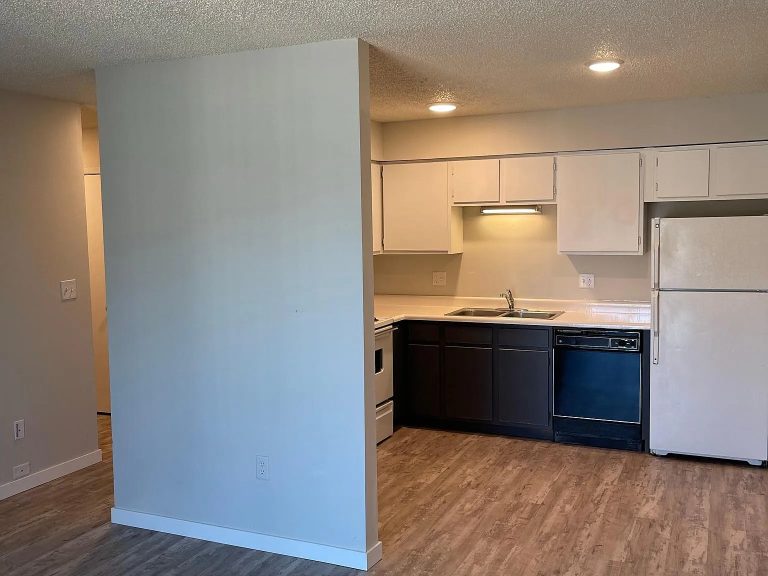 3 bed, $1,646 — Photo 2