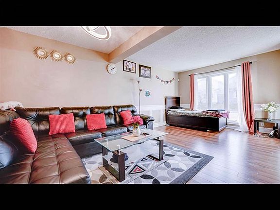 4th image of 95 W Castlegreen Close NE