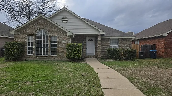6909 Club Creek Dr — Photo 1