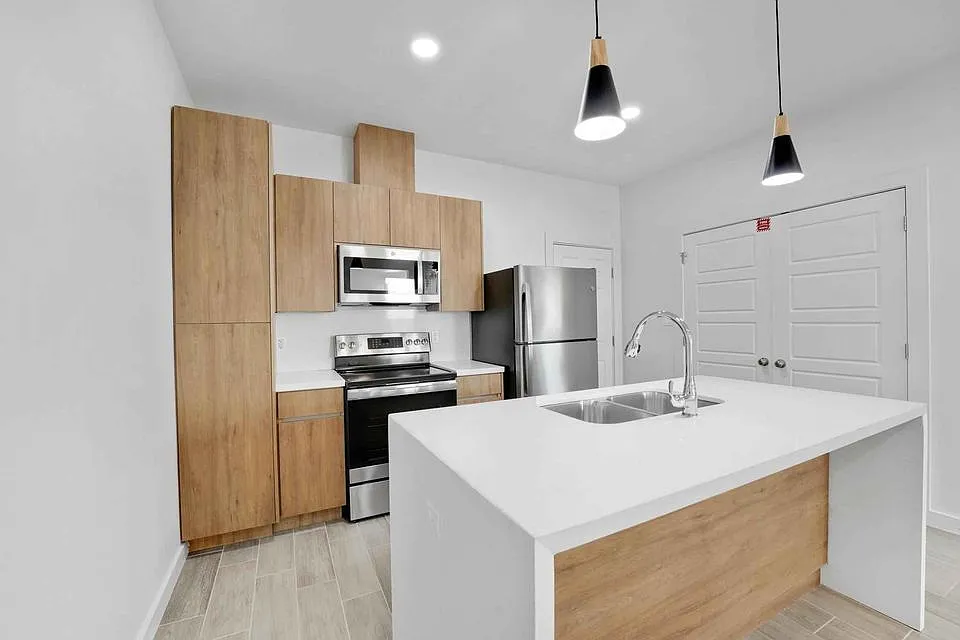 3 bed, 1087 sqft, $1,400 — Photo 3