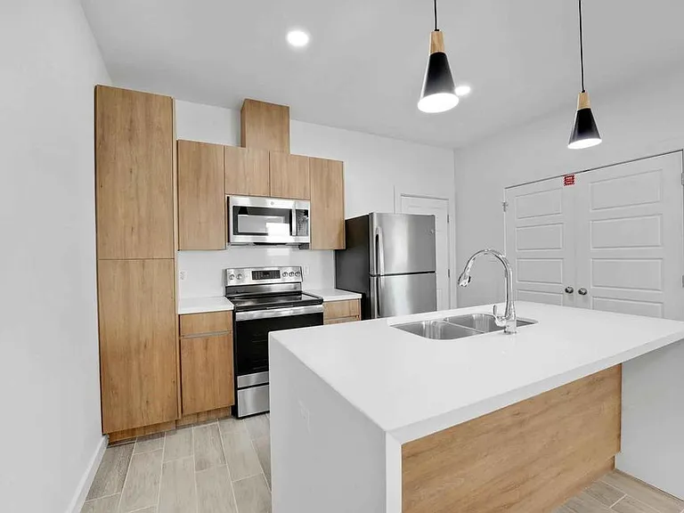 1402 W Platinum Dr #2 — Photo 1