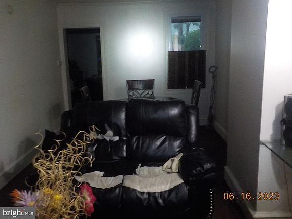 5th image of 106 N Scott St