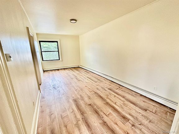5th image of 918 Hempstead Tpke APT 6
