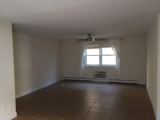 646 E Beech St #1 — Photo 5