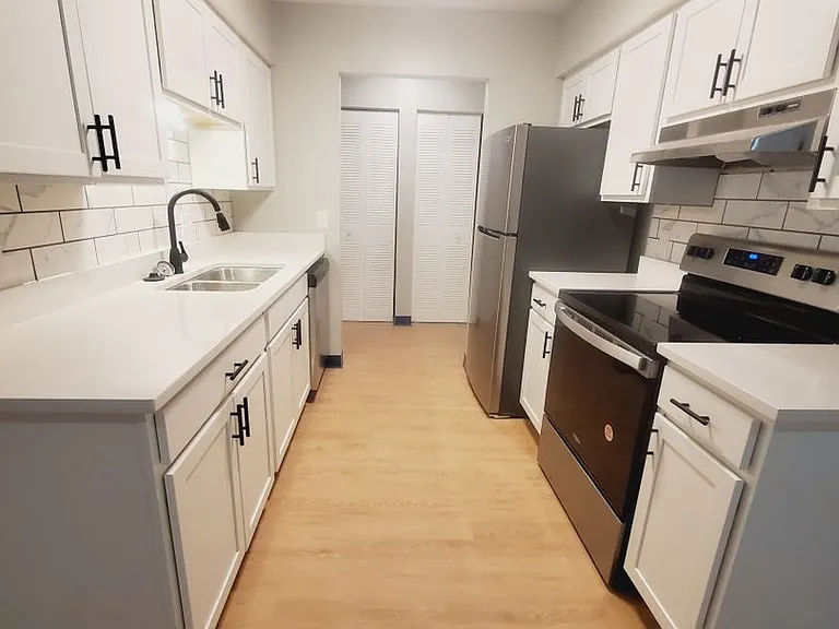 Sugarbush Apartments — Photo 205