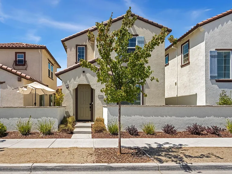 6104 Campus Pkwy — Photo 1