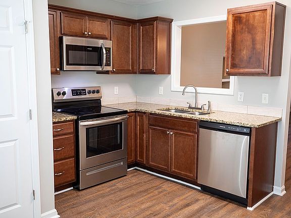 5th image of 210 Karima Cir