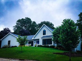 417 August Hills Dr, La Crescent, MN 55947