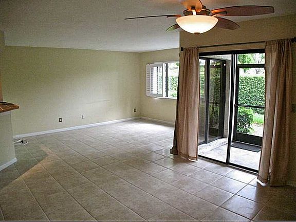 4th image of 8113 NW 17th Mnr