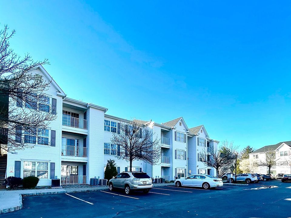 1st image of 328 Waterford Dr Unit 328