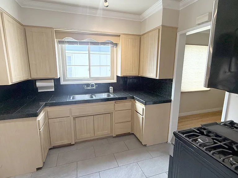 6243 Blucher Ave — Photo 9