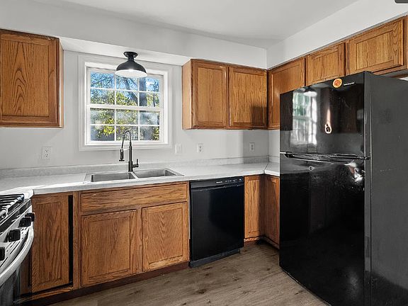 5th image of 3421 W Michigan Ave