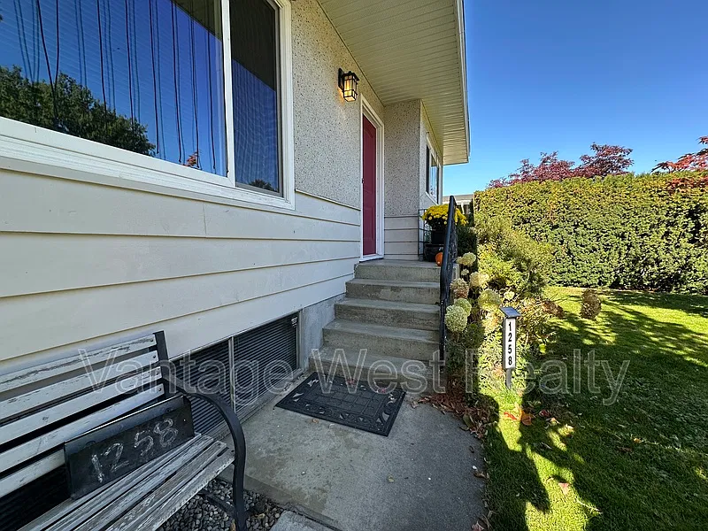 3 bed, 1.0 bath, $2,450 — Photo 3
