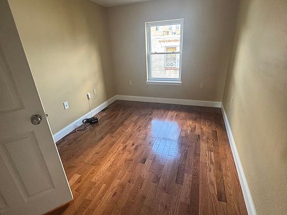 3rd image of 1314 S Harmony St