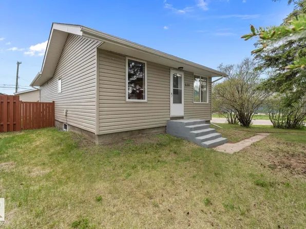 520 10th St, Cold Lake, AB T9M 1A2