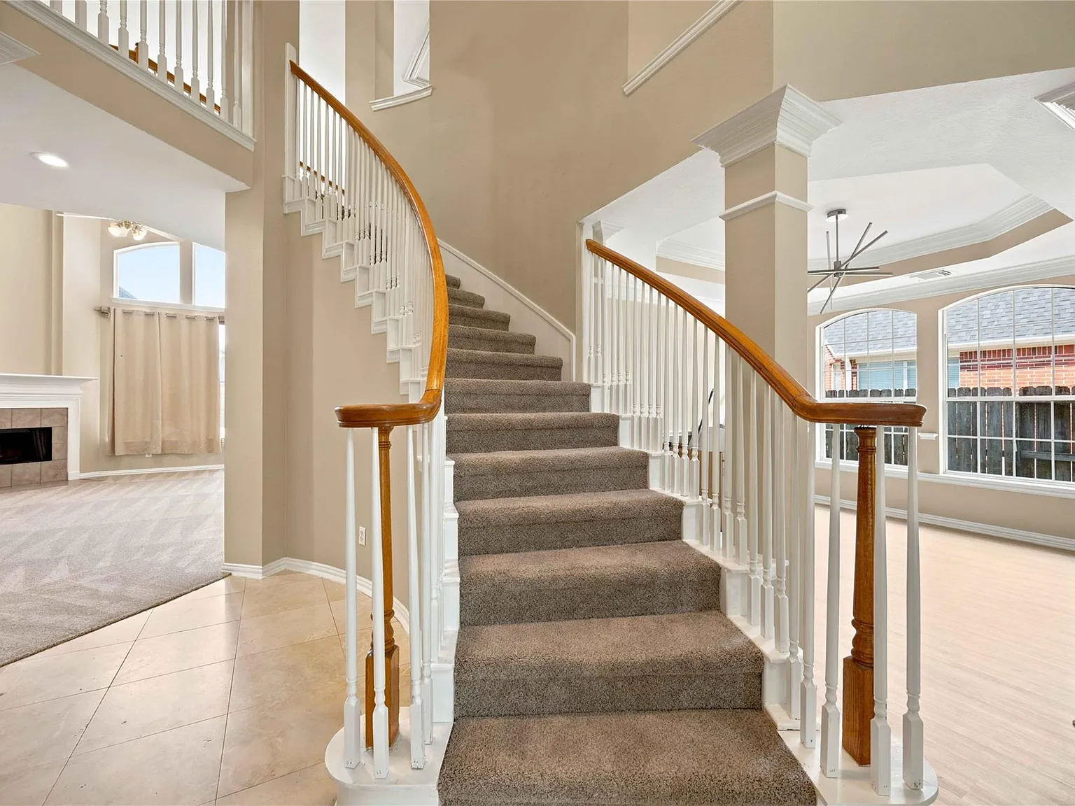 5 bed, 4.0 bath, 4016 sqft, $3,700 — Photo 3