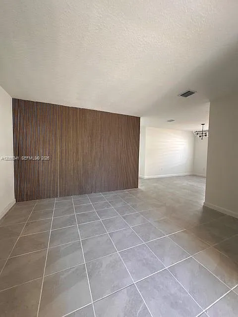 3 bed, 2.5 bath, 2300 sqft, $3,000 — Photo 3