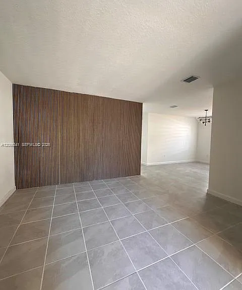 2205 SE 30th St — Photo 3