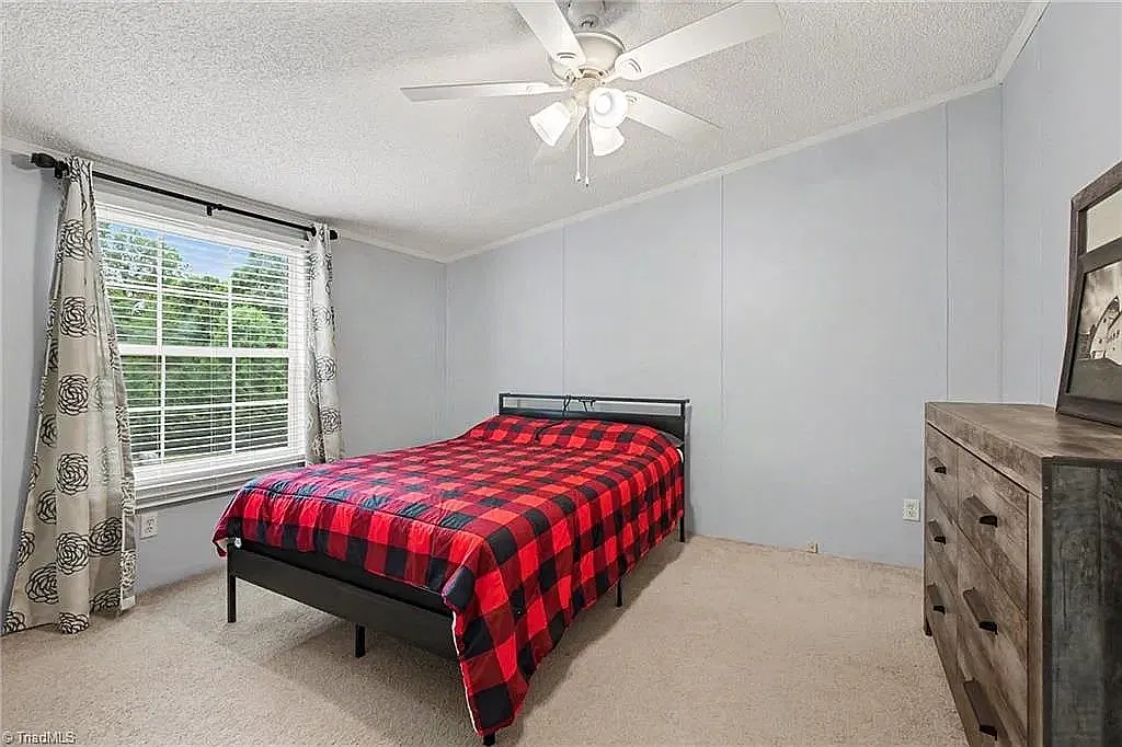 2298 Ray Loop Road - 1 — Photo 4