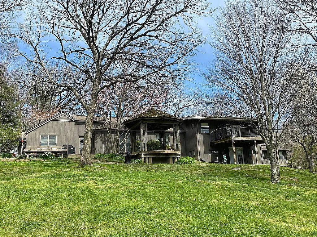 2230 S Taylor Rd photo 1