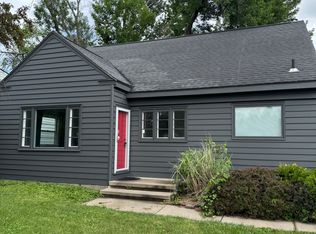 2757 Franklin Ave NE, Cedar Rapids, IA 52402