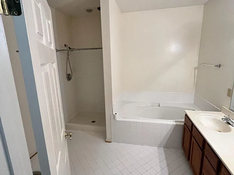 11002 Jaguar Ct — Photo 7