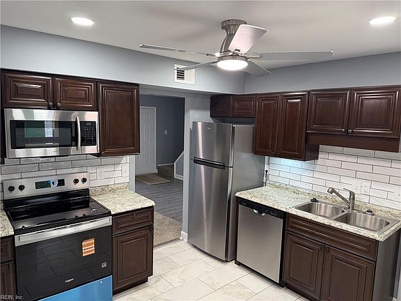 2nd image of 959 S Club House Rd