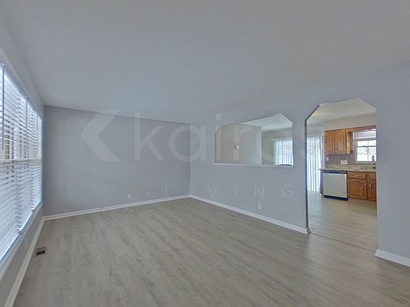 4th image of 1495 Loveland Dr