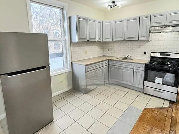 2nd image of 146 Inslee Pl #1F