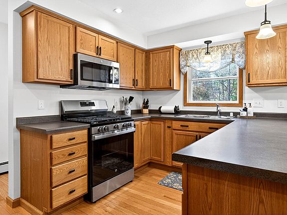 4th image of 1009 Riverside Dr