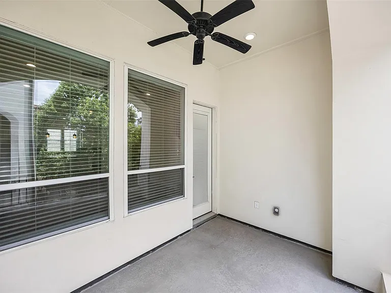 719 Leverkuhn St — Photo 21