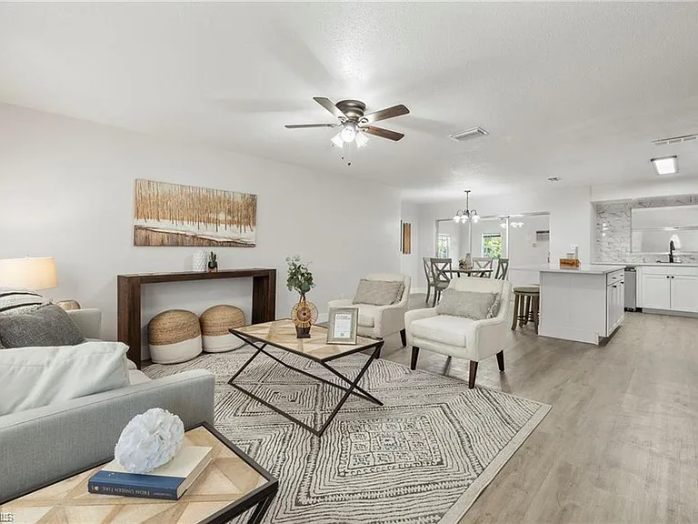 1334 Ellendale Cir — Photo 3
