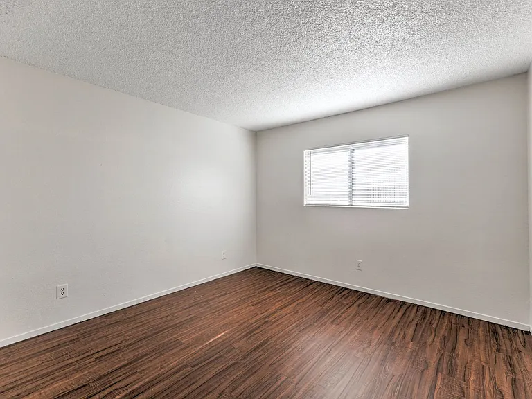 3109 N Walnut Rd — Photo 9