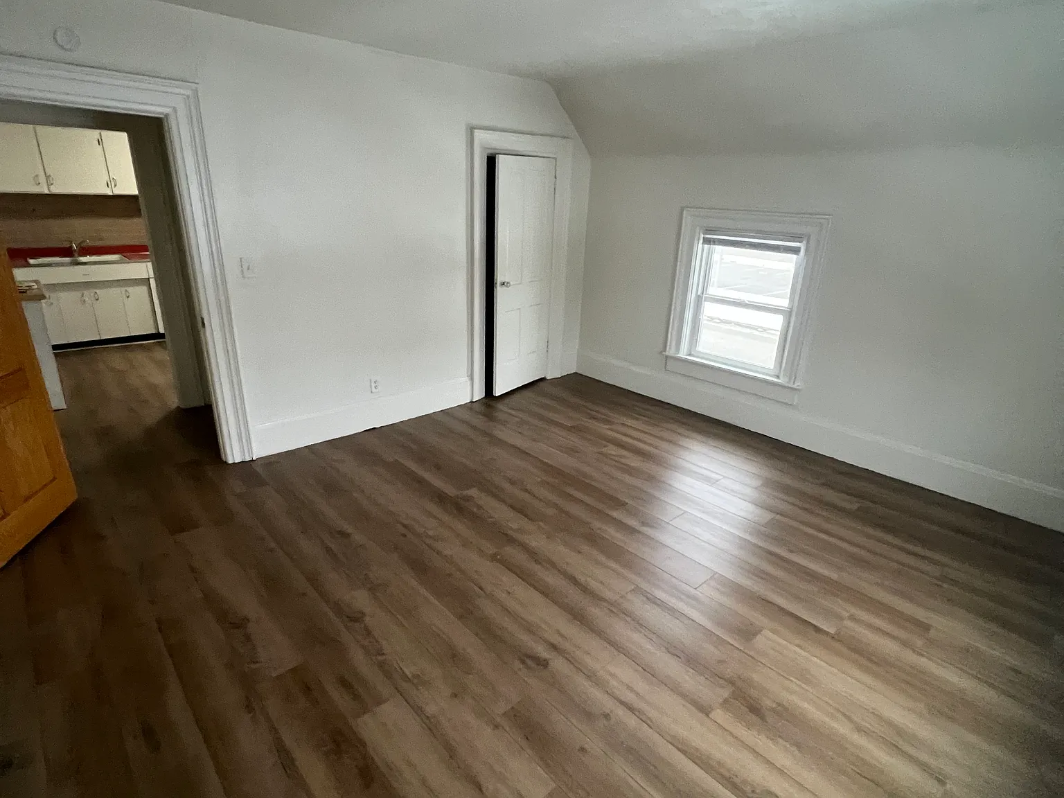 2 bed, 1050 sqft, $1,295 — Photo 4