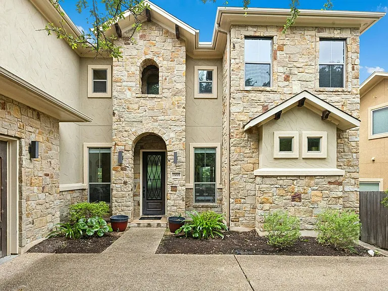 13001 Medina River Way — Photo 23