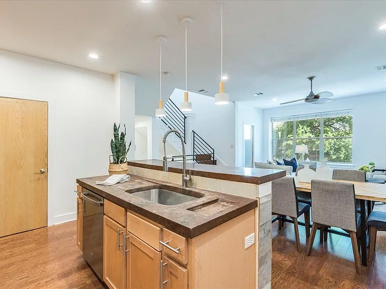 2608 E 6th St #6 — Photo 9