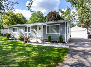 33850 Colfax Dr, Farmington Hills, MI