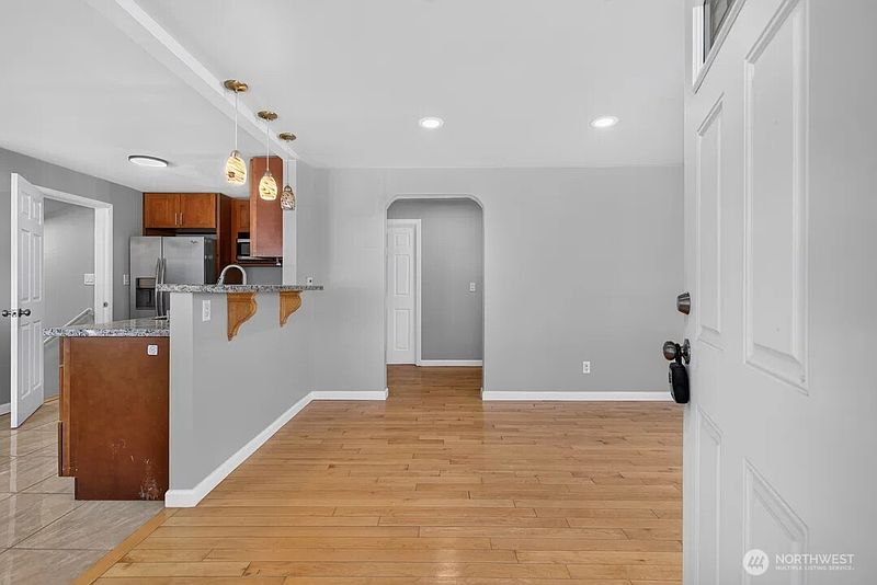 3rd image of 5561 23rd Avenue S