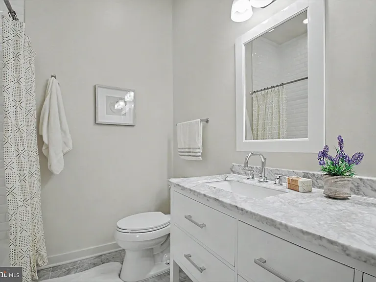 1009 17th St NE #11 — Photo 14
