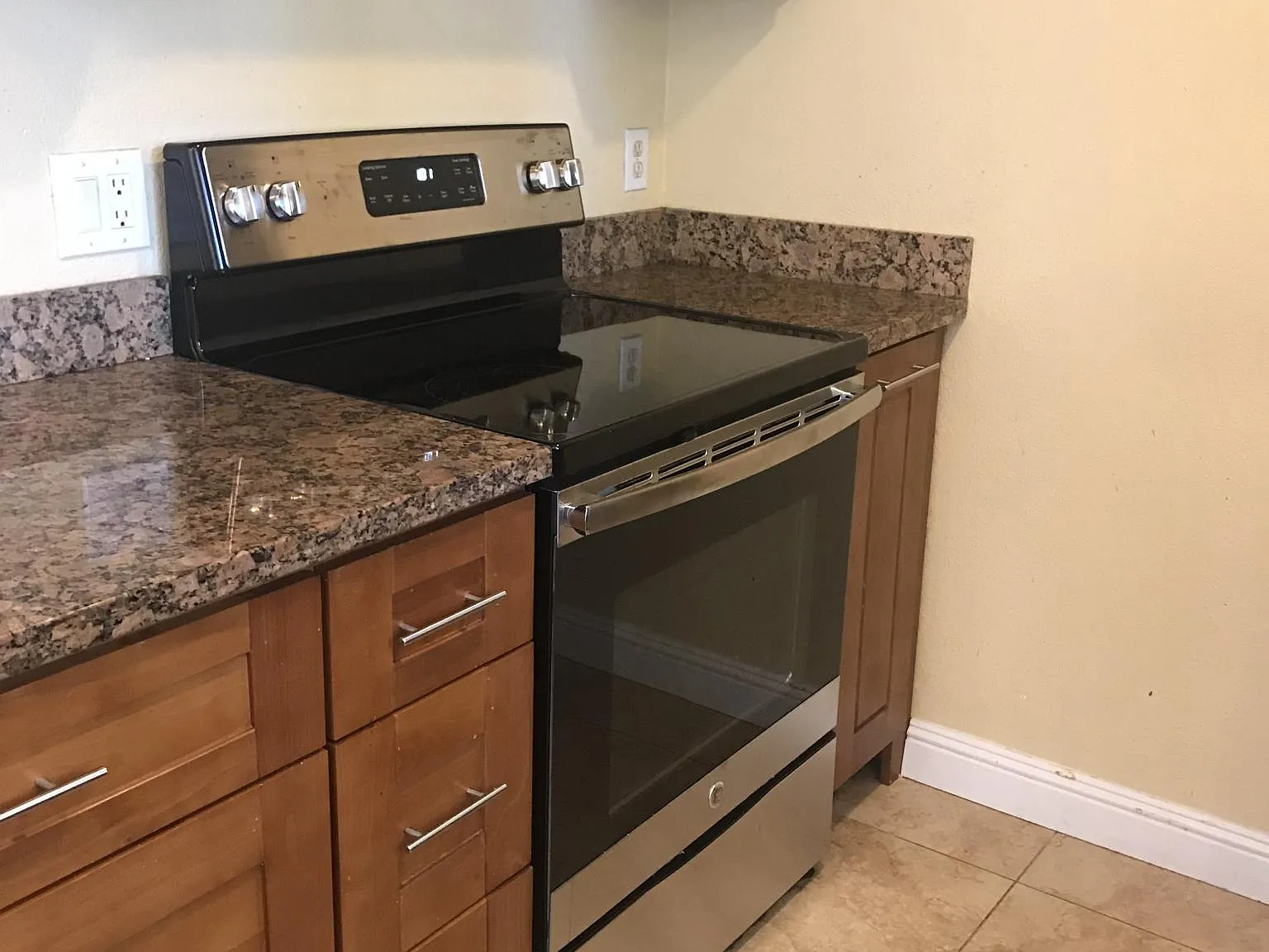 1081 Reed Avenue — Photo 3
